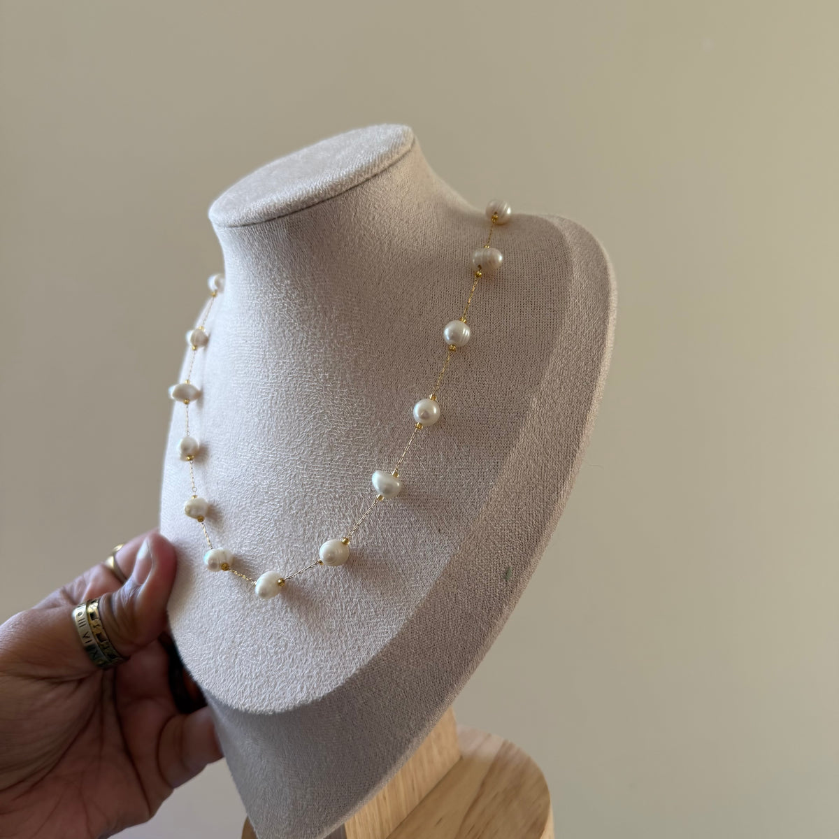 soft spot • pearl & chain necklace