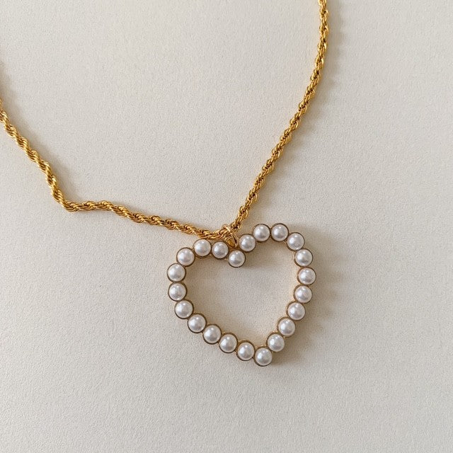 lady pearl in jail · rope link gold plated chain