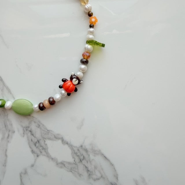 trick or teddy • half beaded half pearl necklace