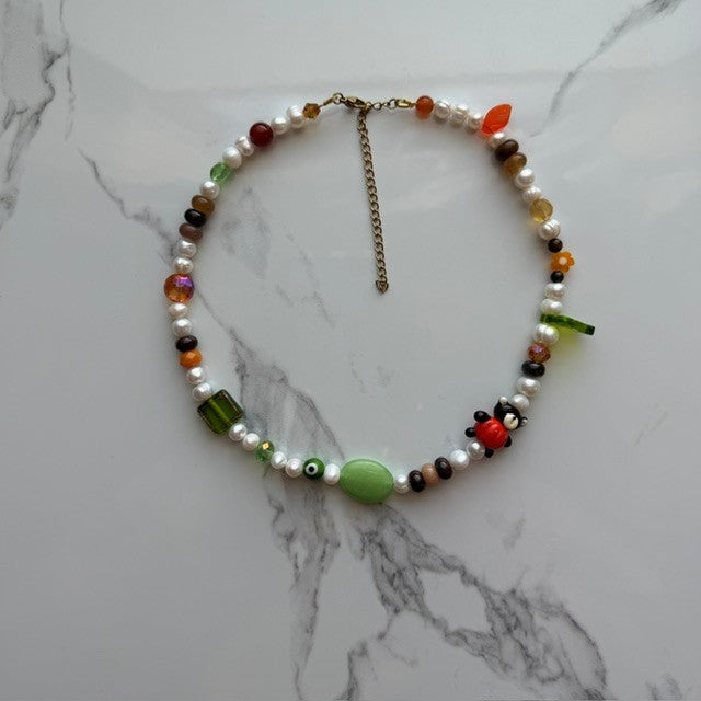 trick or teddy • half beaded half pearl necklace