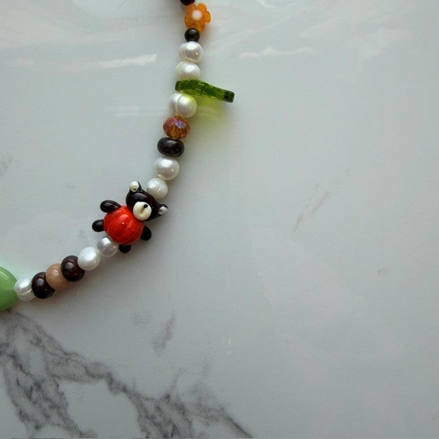 trick or teddy • half beaded half pearl necklace