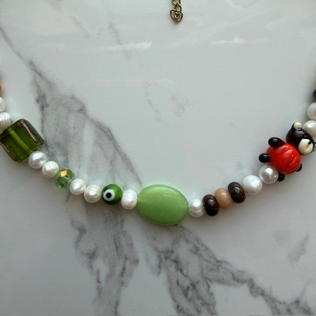 trick or teddy • half beaded half pearl necklace